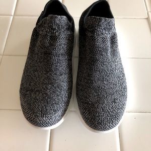 Sketchers Women’s Walking Shoes Size 5